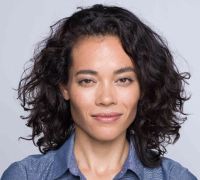 Shannon Holloway Headshot